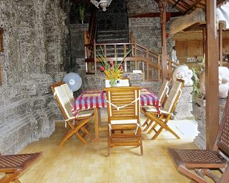 Aahh Bali Bed and Breakfast - South Kuta - Patio