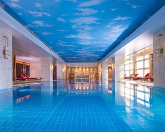 Wyndham Grand Plaza Royale Yunnan Kunming - Kunming - Piscina