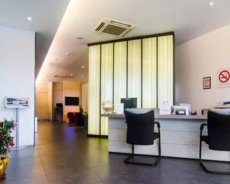 The Leverage Business Hotel - Rawang - Rawang - Front desk
