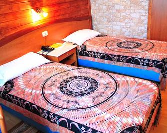 Mindel Hotel - Mindelo - Quarto