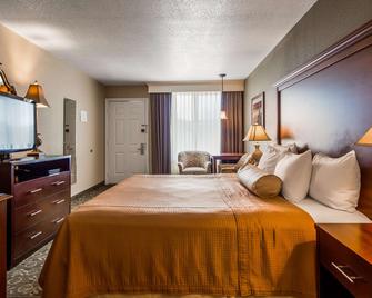 Best Western Salbasgeon Inn & Suites of Reedsport - Reedsport - Спальня