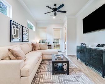 Brand New Designer Townhome in the Middle of Town - Lafayette - Living room