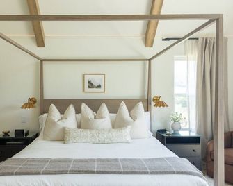 The Monroe Cottage - Luxury Farm Stay - Lexington - Bedroom