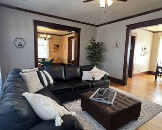 Honey Bee Manor - Monte Vista - Sala de estar