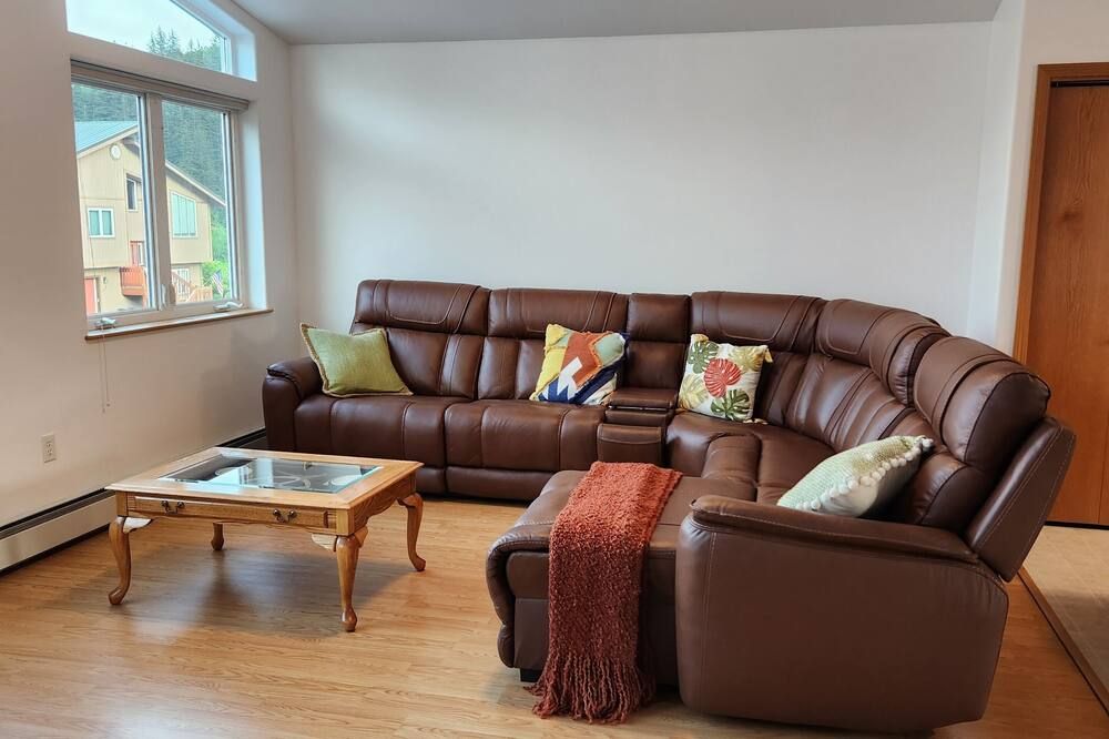 Saltwater and Snowflakes a welcoming 4-bedroom house with WiFi in Valdez - Valdez - Wohnzimmer
