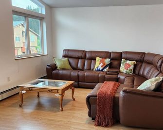 Saltwater and Snowflakes a welcoming 4-bedroom house with WiFi in Valdez - Valdez - Wohnzimmer