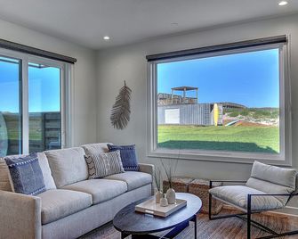 Lively Beach - Corpus Christi - Living room