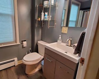 Comfy studio apartment on 2nd floor, pet friendly - Auburn