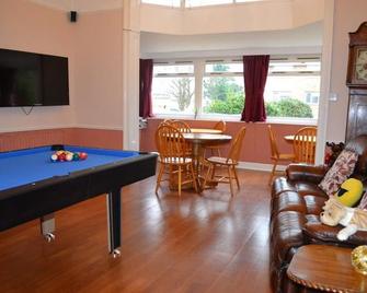 Cherrylee - Sandown - Living room