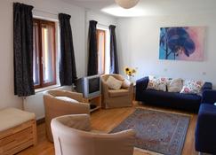 Spacious peaceful kayakers haven, close to Bovec centre - Bovec - Living room