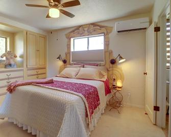 Vineyard Views and Sauna at Cornville Home! - Cottonwood - Bedroom