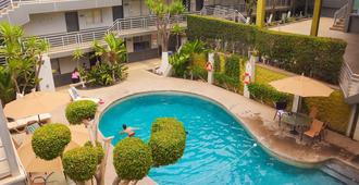 Hotel La Mesa - Tijuana - Pool