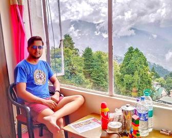 Crown Ville Guest House - Darjeeling - Balcony