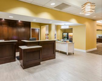 Larkspur Landing Extended Stay Suites St Louis Riverport - Maryland Heights - Front desk