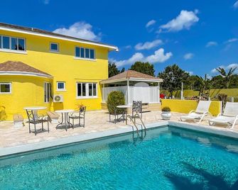 Golden Palms House - נאסאו - בריכה