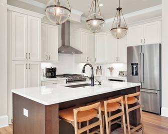 Eastern Wharf Luxury Townhome - Savannah - Kitchen