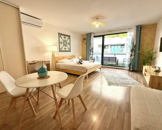 Studio Tehetu City - heart of Papeete - WiFi AC park - 3 people - Papeete - Habitación