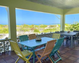 Secluded, Spacious Beachfront Villa w/ Stunning Views throughout, Kayaks & SUP - Spanish Wells - Patio