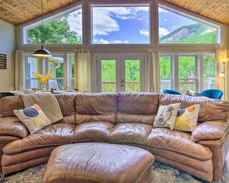 Breathtaking Views Unique Chimney Rock Cottage! - Lake Lure - Sala de estar