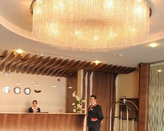 Adana Plaza Hotel - Adana - Receptionist