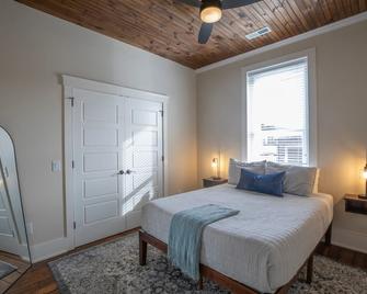 Historic Farmer’s Supply- 1bd/1bth DT Floyd #204 - Floyd - Bedroom