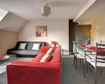 Walkers Court 3 Bedroom Apartment - Cirencester - Obývací pokoj