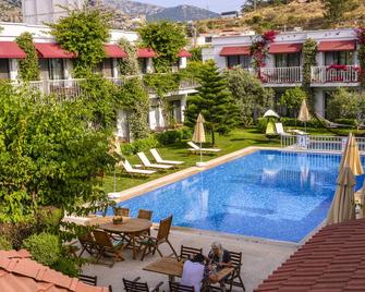 Villa Rustica Hotel - Gündoğan - Basen