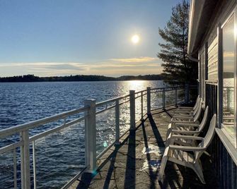 Lake Rosseau Island Cabin on the Water - Boat Access Only! - 머스코카 레이크 - 발코니