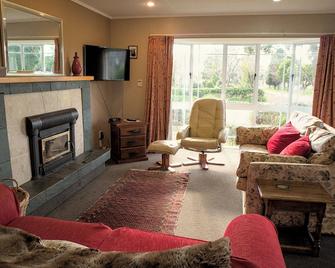 Charming and comfortable country cottage in Central Hawkes Bay - Waipukurau - Living room