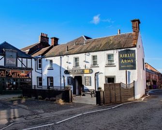 Airlie Arms Hotel - Kirriemuir - Building