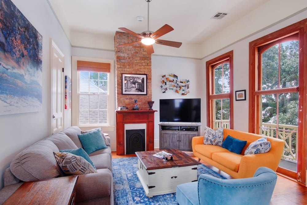 Treme Townhouse, elegant living, steps to the French Quarter - نيو اورليانز - غرفة معيشة