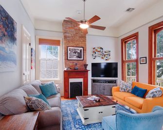 Treme Townhouse, elegant living, steps to the French Quarter - Nueva Orleans - Sala de estar