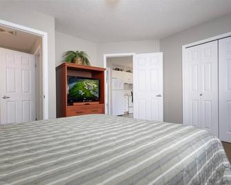 Paradise Canyon Golf Resort - Luxury Condo M399 - Lethbridge - Soveværelse