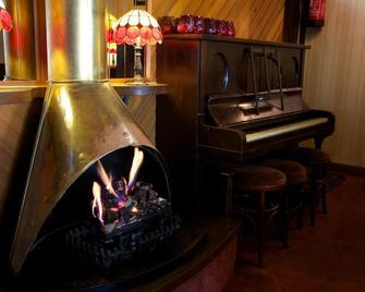 Tully's Hotel - Castlerea