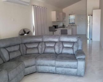 Tropical Oasis Retreat in Discovery Bay - Discovery Bay - Salon