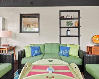 Charming Freestanding Cottage in Historic District - Savannah