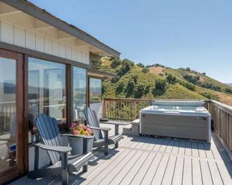 New Hilltop Villa with Panoramic Views of Carmel Valley - Carmel Valley - Balcón