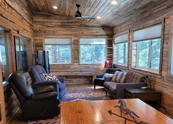 River Lane Retreat nestled in the Beartooth mountains off the Chief Joseph Scenic Byway! - Silver Gate - Living room