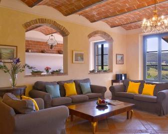 Private villa with heated and fenced pool - Querceto - Sala de estar