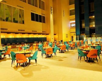 Executive Suite Near Sharaf Dg Building Ac - Dubai - Restaurant