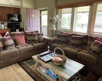 Weekdays Still Open Boyne MTN Villa 3 bdrm+ loft & 2 bath\n - Boyne Falls - Sala de estar