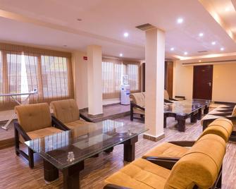 Ginger Hotel Tirupati - 蒂魯伯蒂 - 客廳
