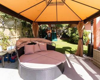 Very Cute Simi Valley 1 Bedroom Guest Apartment w/pool - Simi Valley - Patio