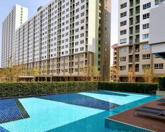 Nice Condo Near Ramkhamhaeng 60, Lam Sali Mrt - Bangkok - Piscina