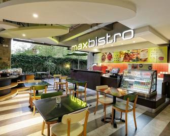 Maxonehotels At Bukit Jimbaran - South Kuta - Restaurante