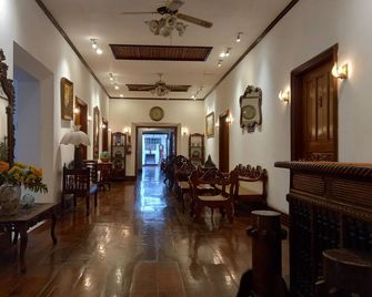 Rf Aniceto Mansion - Vigan City - Flur