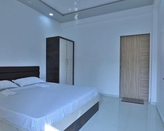 Hotel Sai Navsari - Navsari - Habitación