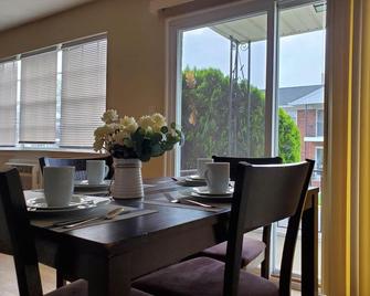 New Jersey Rental One-bedroom Condo - Matawan - Dining room