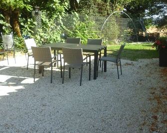 Renovated Stone House In A Small Hamlet - Masquières - Patio