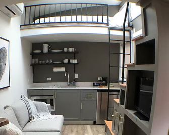 The Wiedler - Charming Tiny Home - AC, WiFi in the heart of the action! - Portland - Kitchen